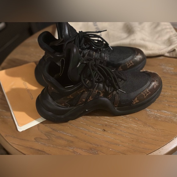 Louis Vuitton | Calfskin Patent Monogram Womens LV Archlight Sneakers 39 Black - Picture 13 of 16